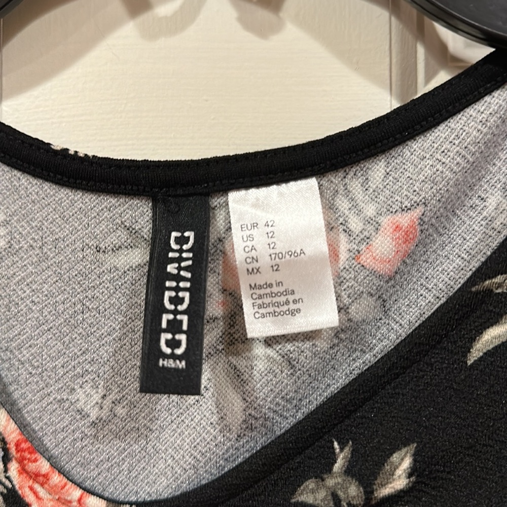 H&M Divided Black Floral Short Sleeve Skater Dress, Size 12 - Picture 3 of 3